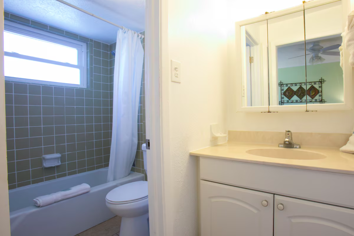Bathroom at Dolphin Inn Resort