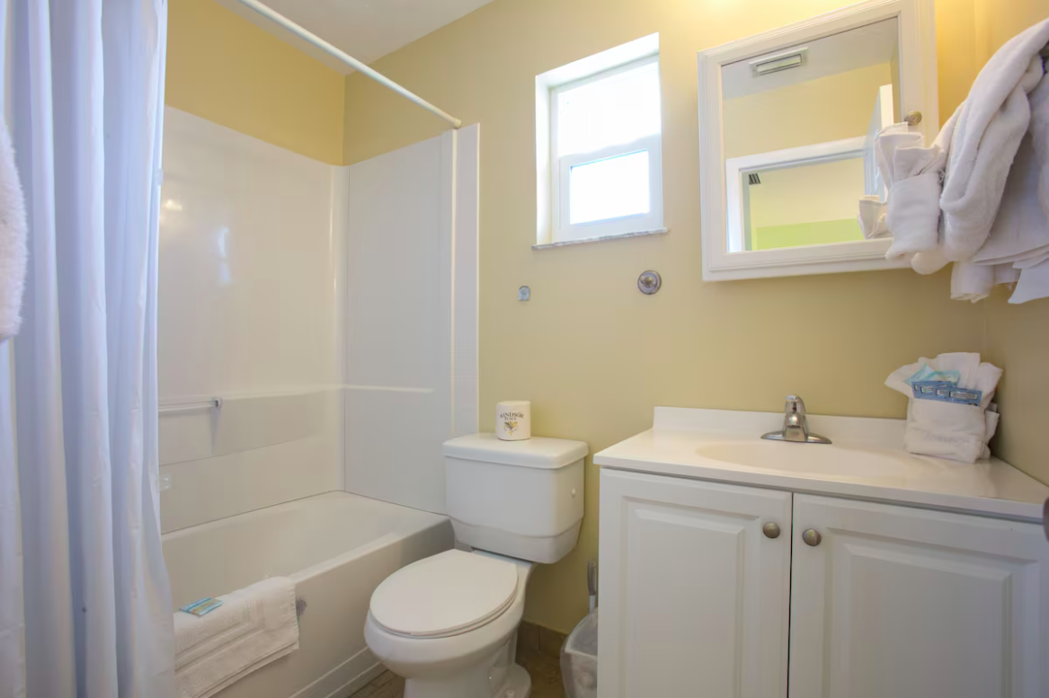 Bathroom at Dolphin Inn Resort