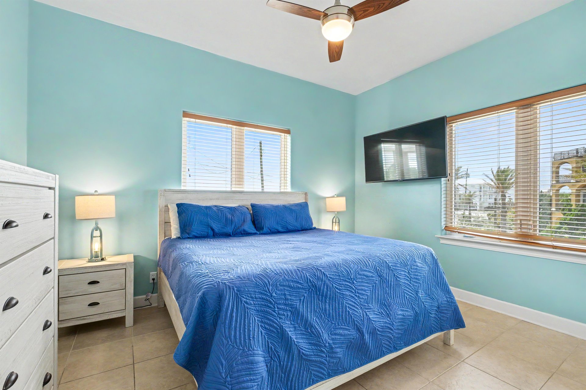 1365800