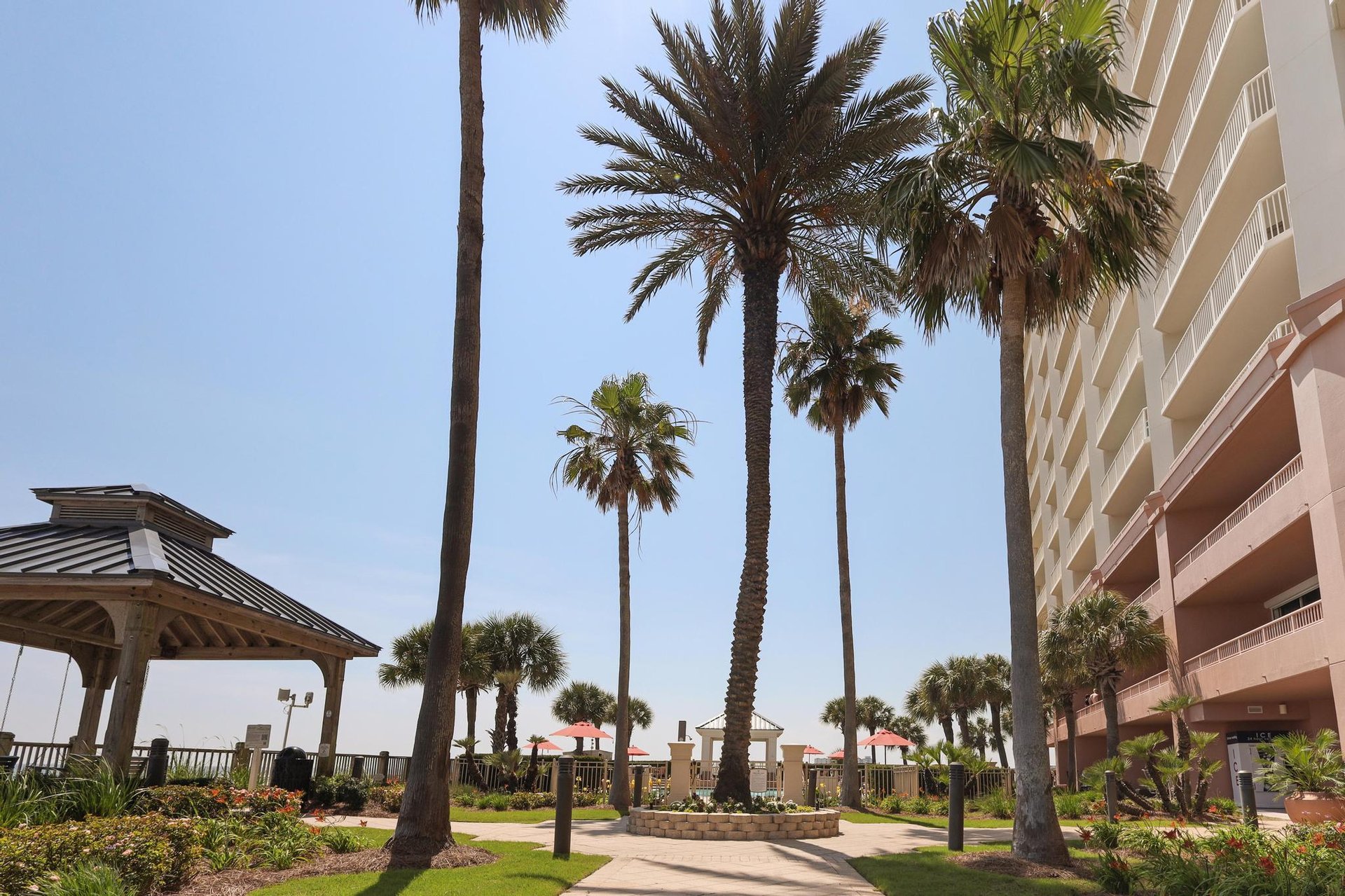 Beach Club Doral 807 32