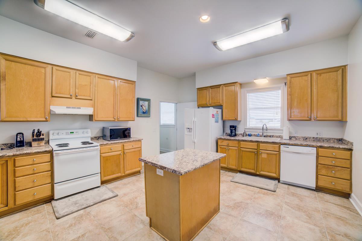 8017 Gulf Boulevard  Footprints in the Sand 16