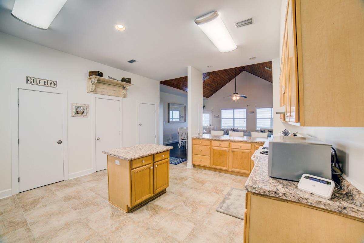 8017 Gulf Boulevard  Footprints in the Sand 20