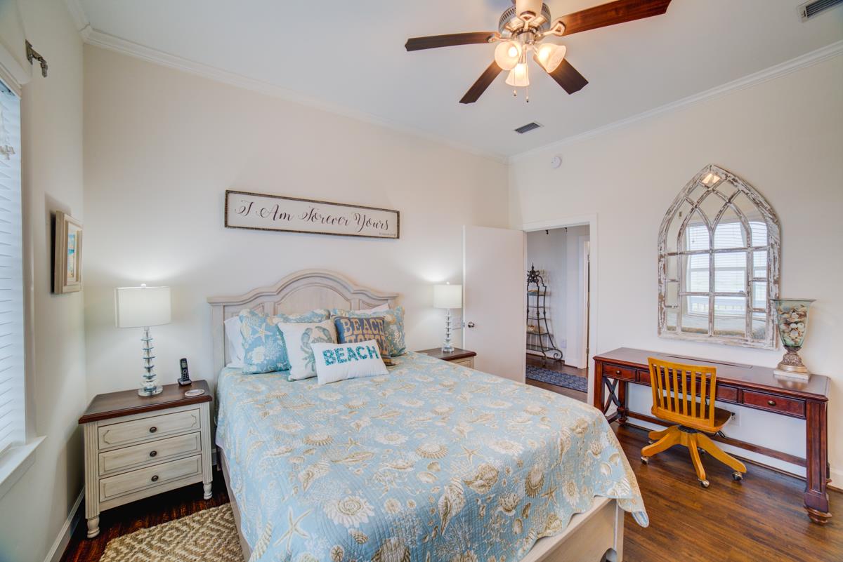 8017 Gulf Boulevard  Footprints in the Sand 44