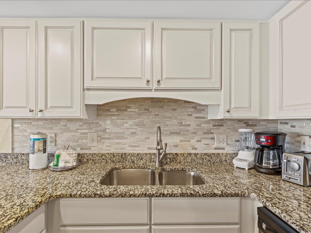 Holiday Surf and Racquet Unit 719 11