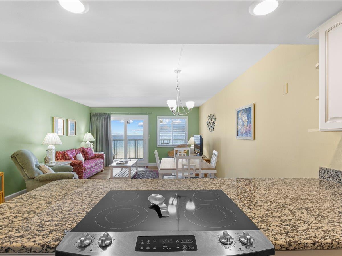 Holiday Surf and Racquet Unit 719 12