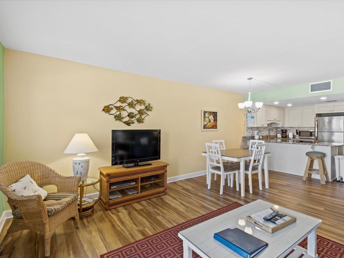 Holiday Surf and Racquet Unit 719 13