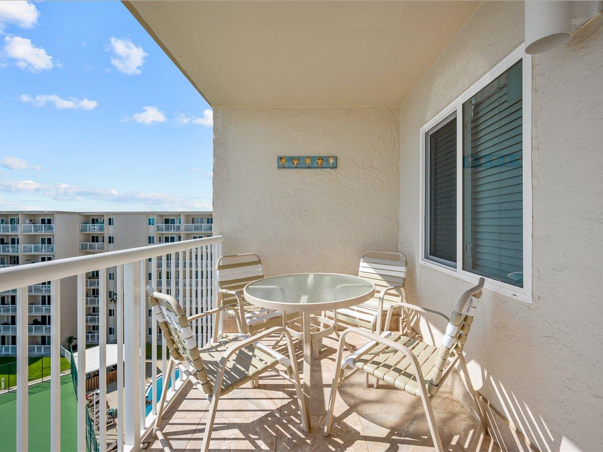 Holiday Surf and Racquet Unit 719 15