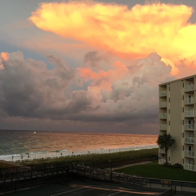 Holiday Surf and Racquet Unit 719 18