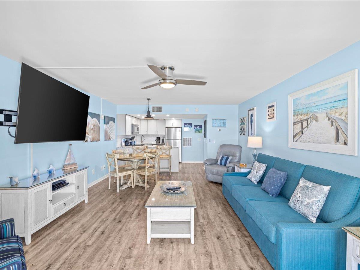 Holiday Surf and Racquet Unit 117 8