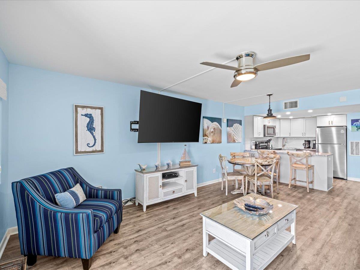 Holiday Surf and Racquet Unit 117 10