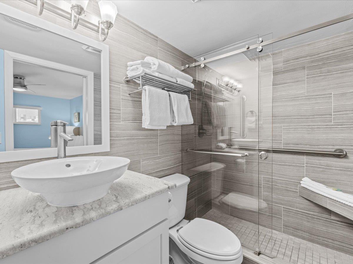 Holiday Surf and Racquet Unit 117 15