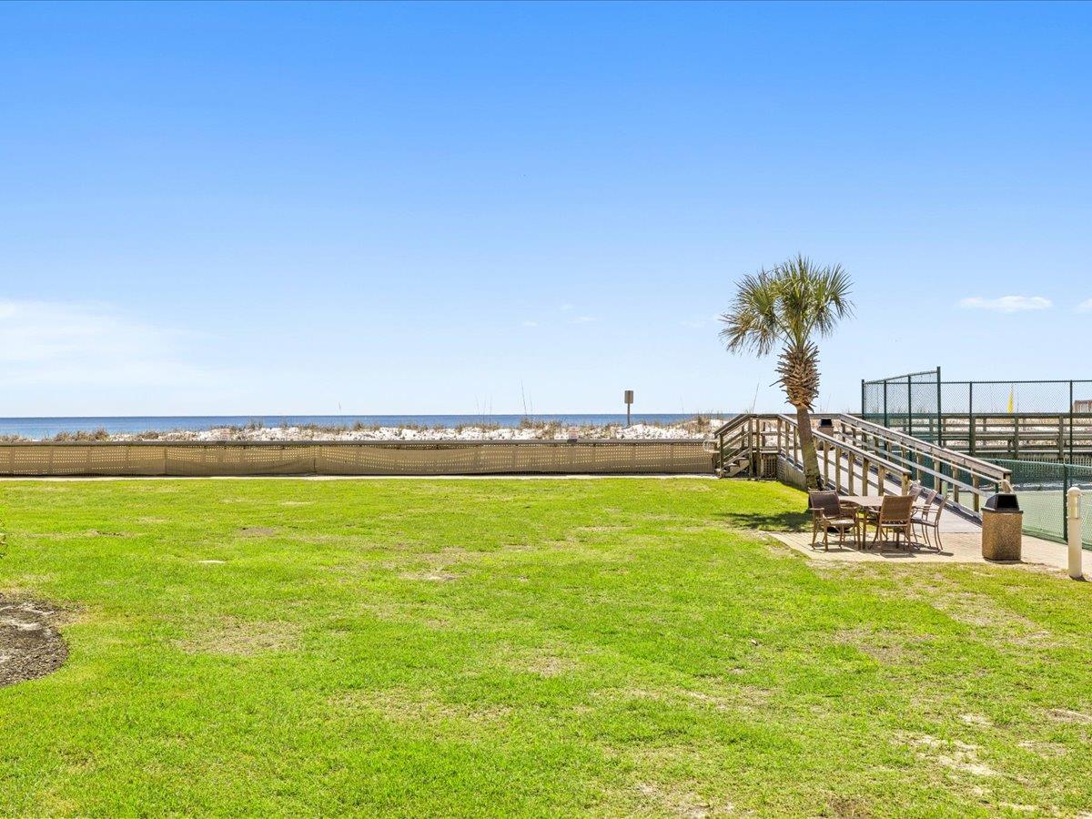 Holiday Surf and Racquet Unit 117 25