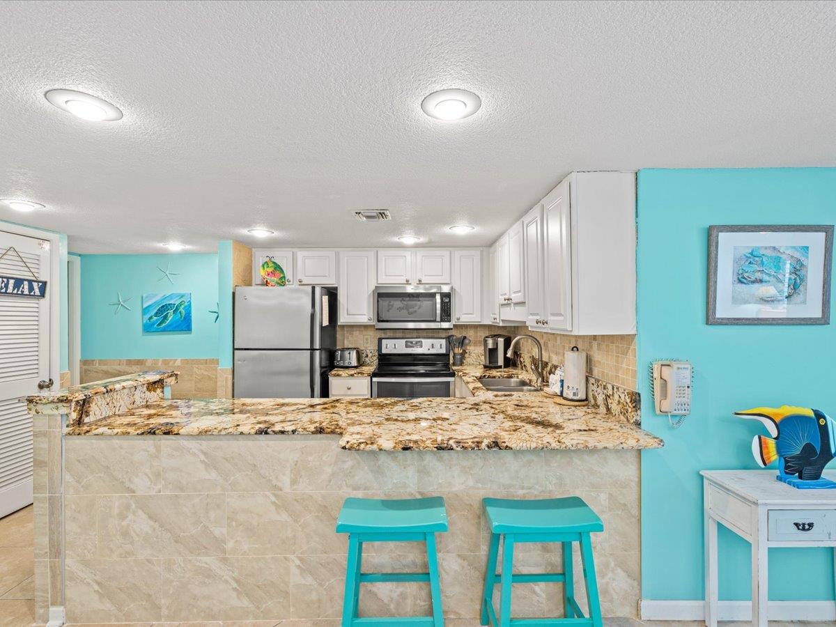 Holiday Surf and Racquet Unit 514 6