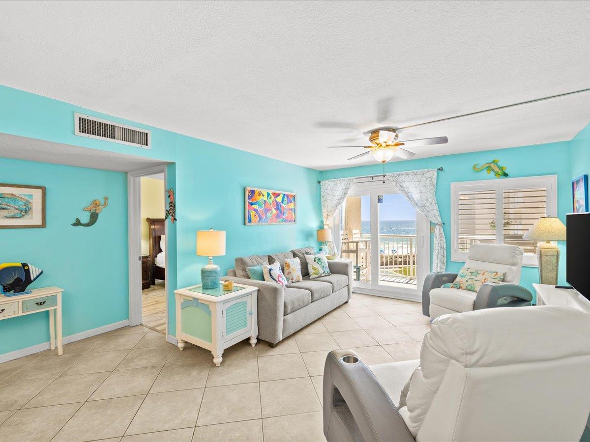 Holiday Surf and Racquet Unit 514 11