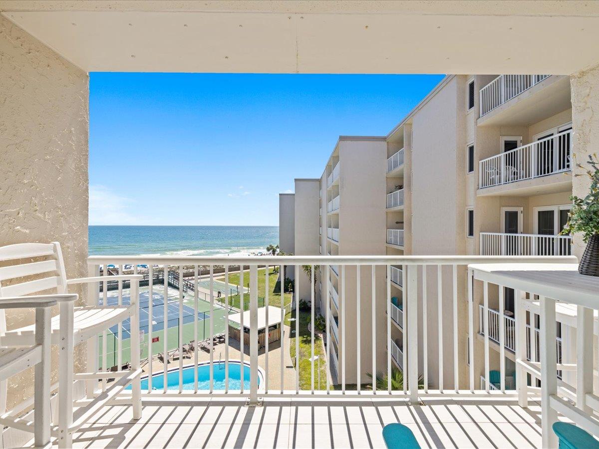 Holiday Surf and Racquet Unit 514 25