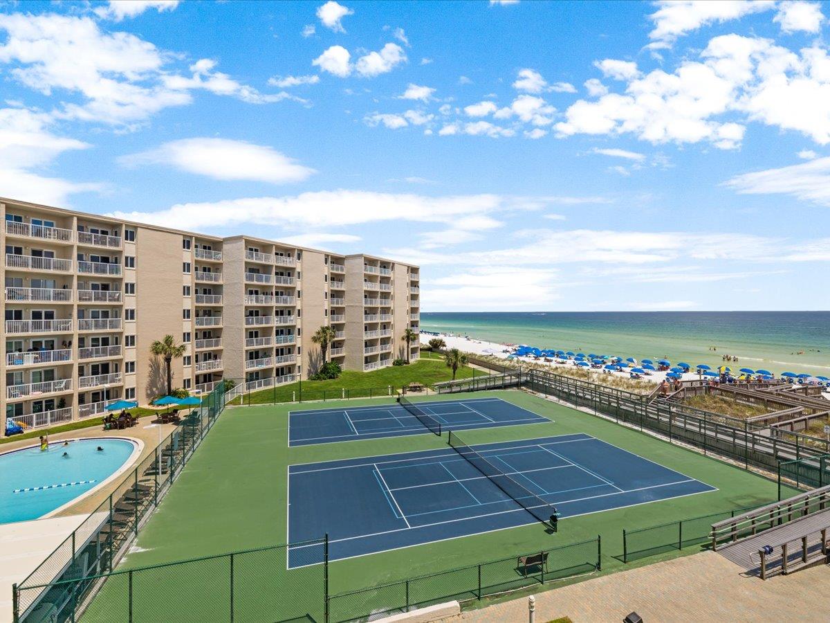 Holiday Surf and Racquet Unit 405 27