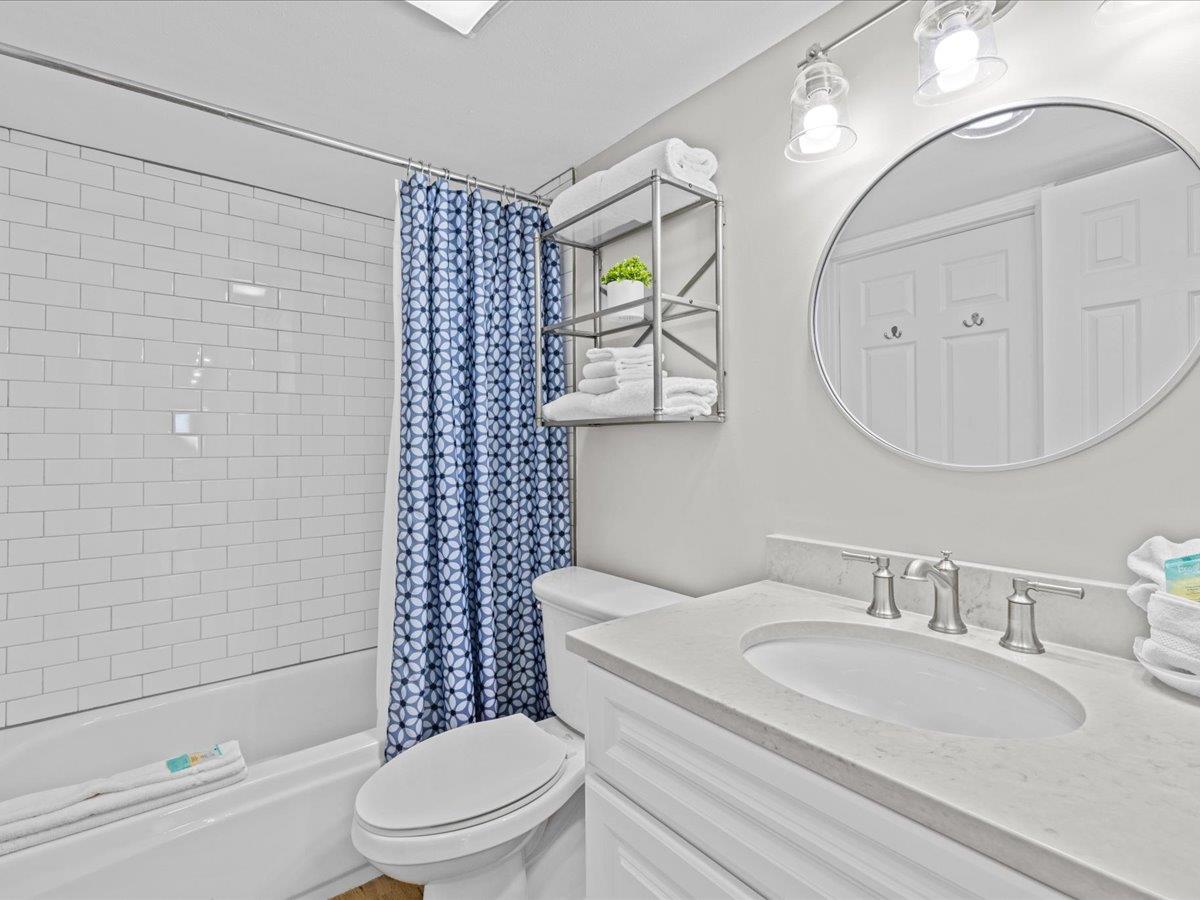 Holiday Surf and Racquet Unit 107 23