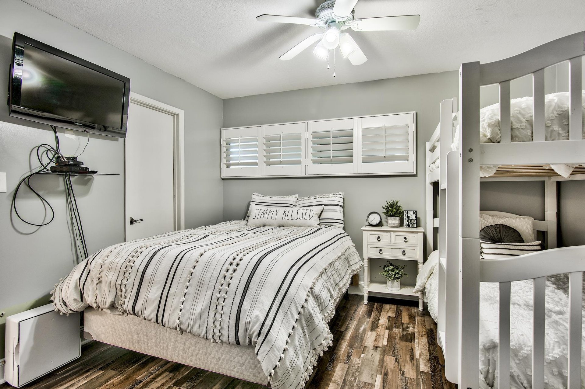 Holiday Surf and Racquet Unit 211 21