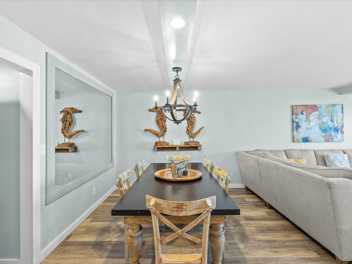 Holiday Surf and Racquet Unit 618 8