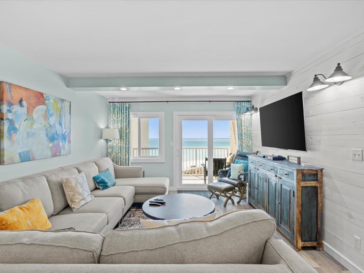 Holiday Surf and Racquet Unit 618 11