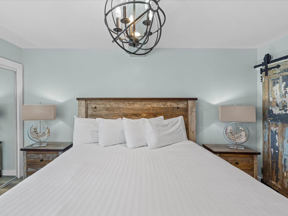 Holiday Surf and Racquet Unit 618 14