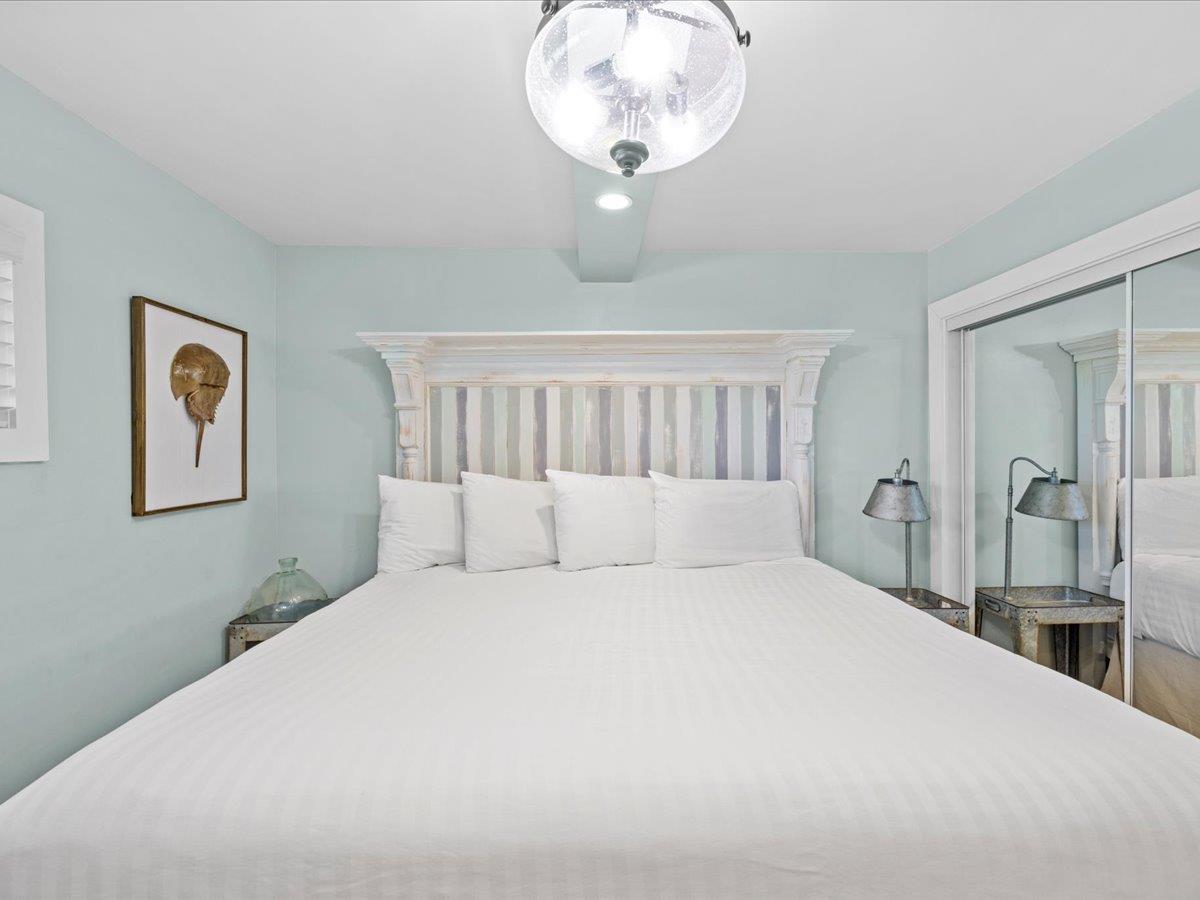 Holiday Surf and Racquet Unit 618 21