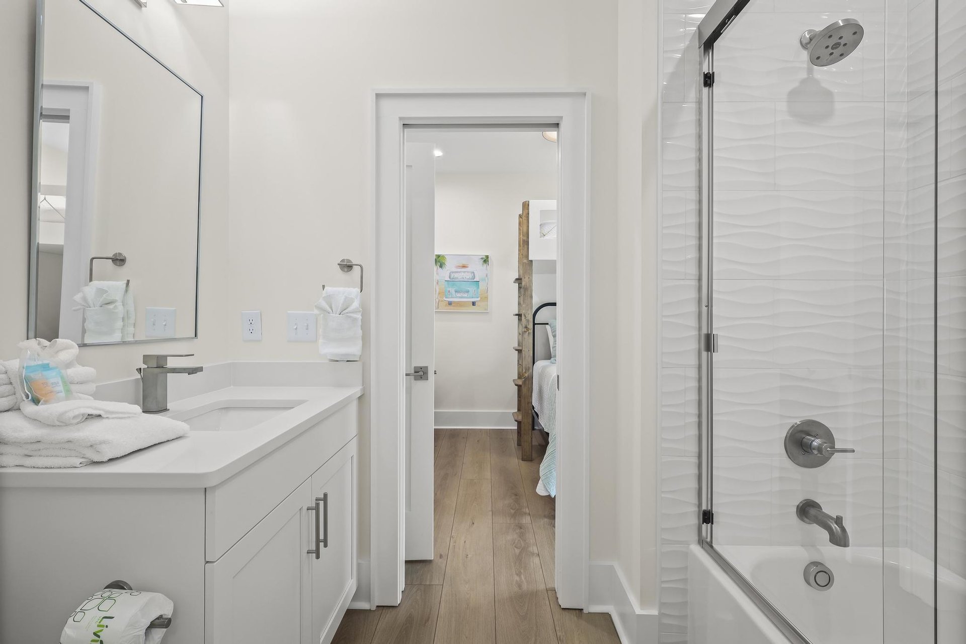 Pelican Place Cottages  D 24