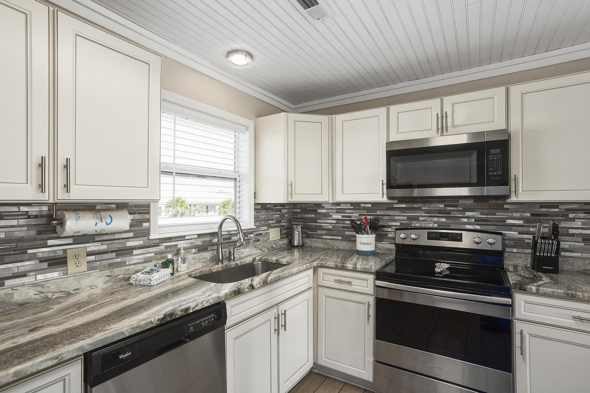 7456 Gulf Boulevard  ParrotEyes Cove 9