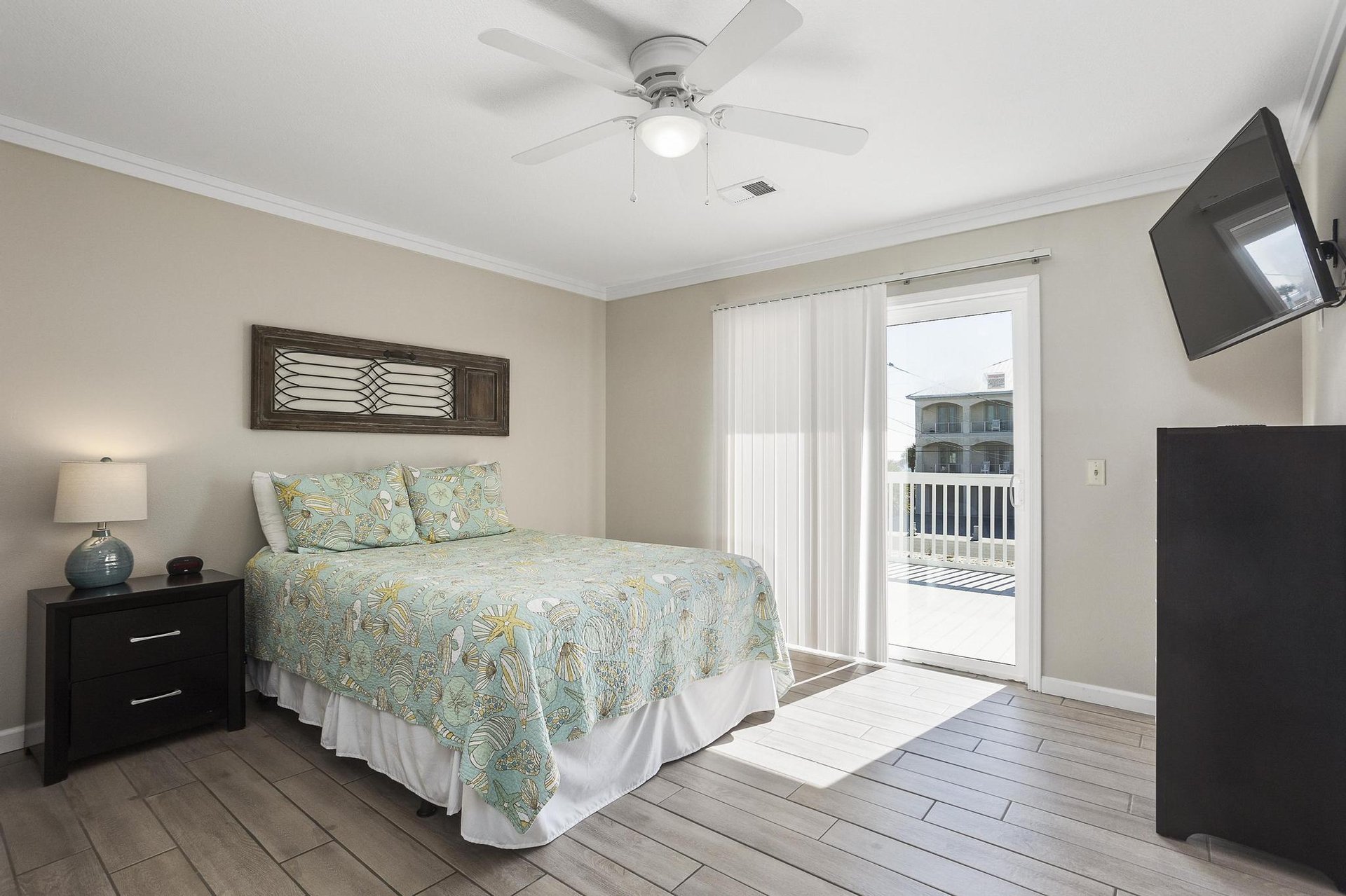 7456 Gulf Boulevard  ParrotEyes Cove 14