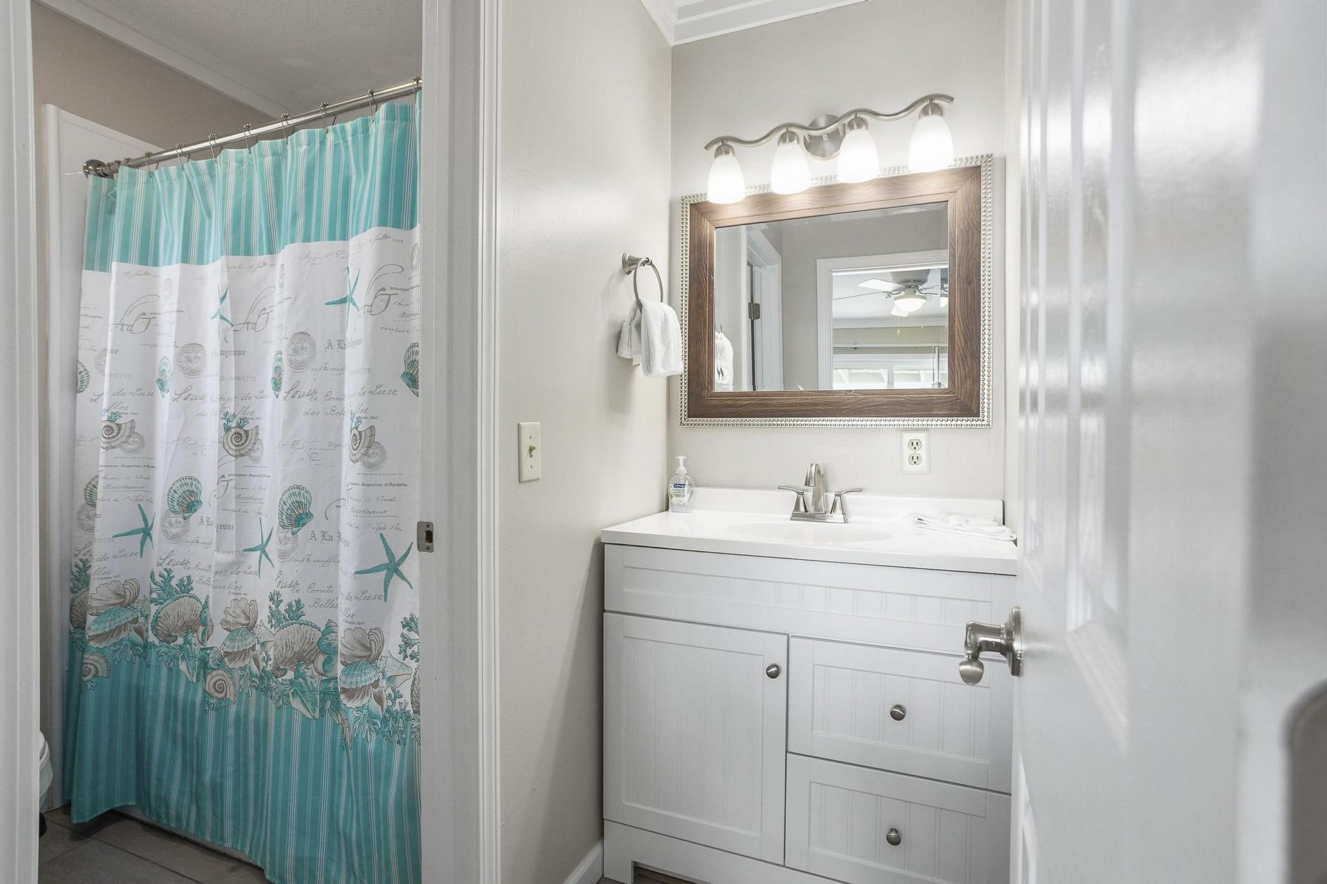 7456 Gulf Boulevard  ParrotEyes Cove 23