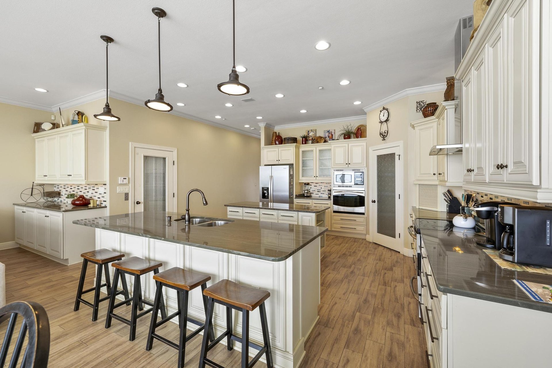 Regency Cabanas B1 6