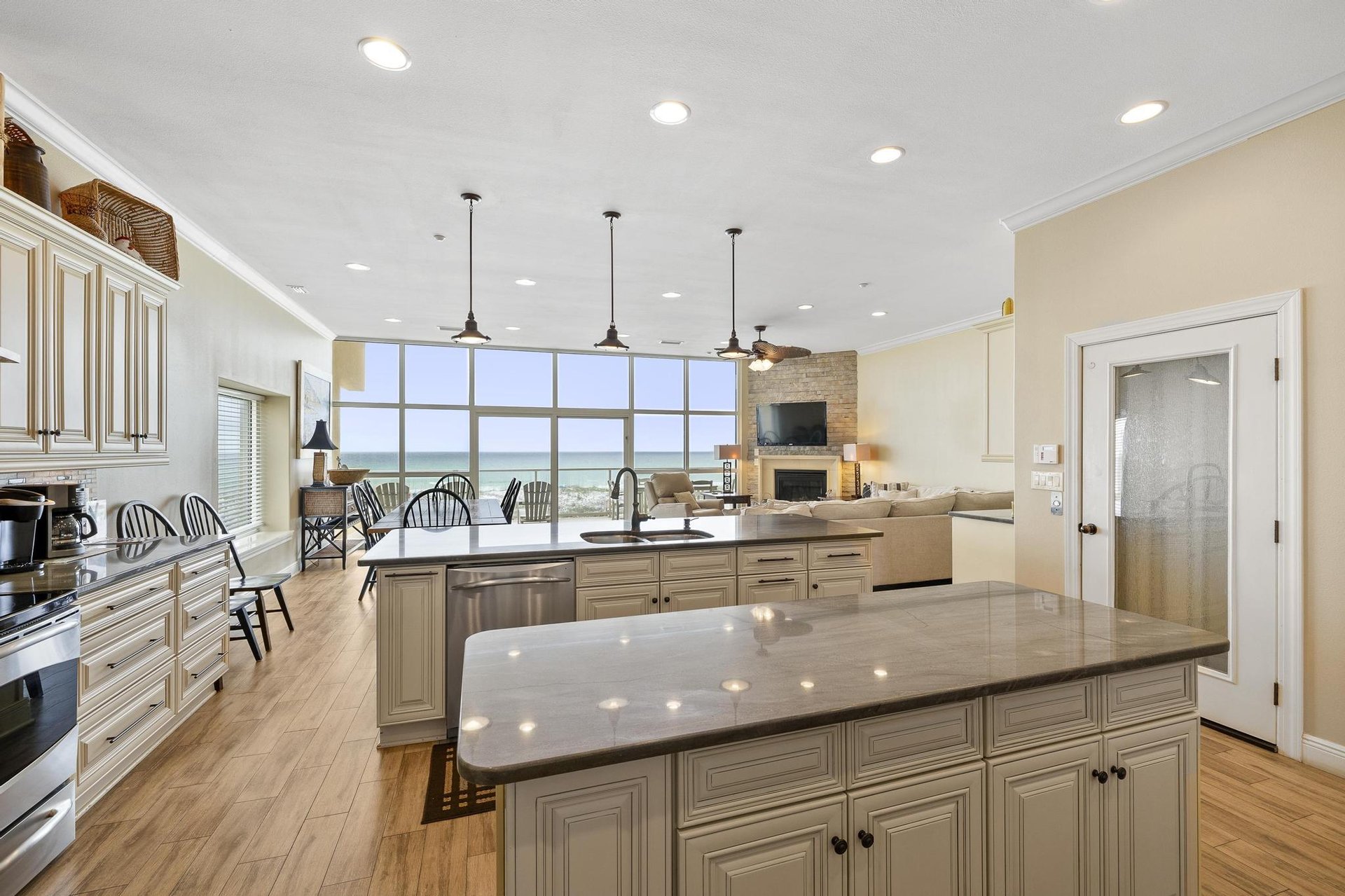 Regency Cabanas B1 7