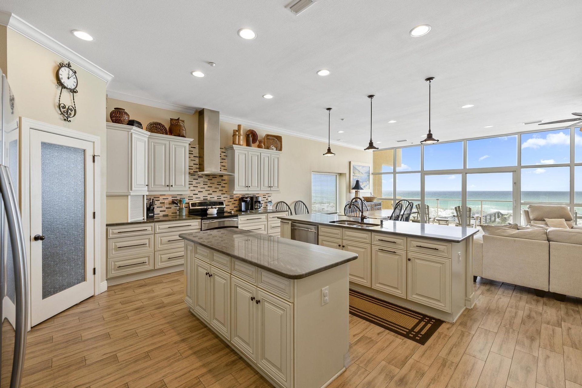 Regency Cabanas B1 8