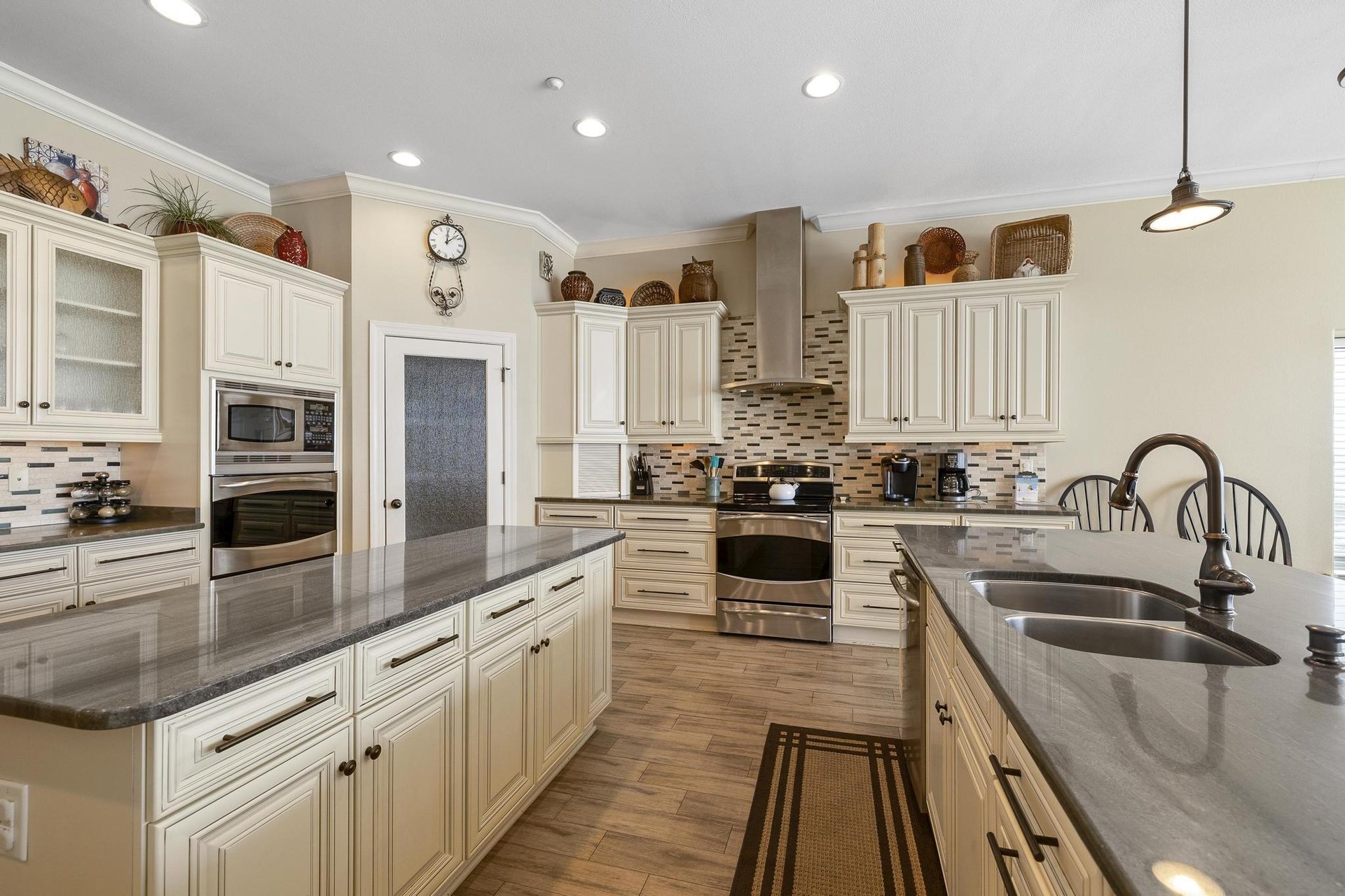 Regency Cabanas B1 10