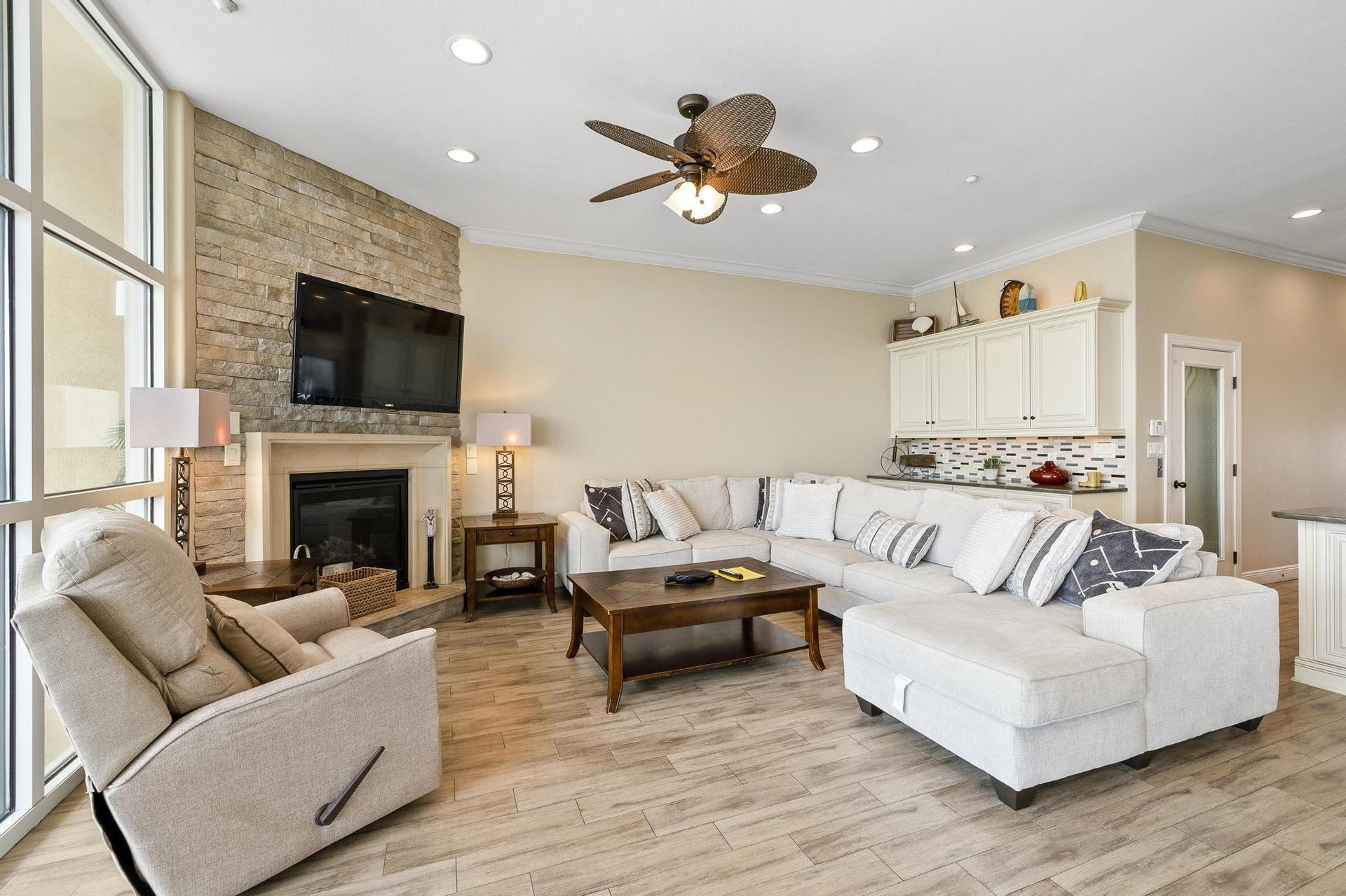 Regency Cabanas B1 15