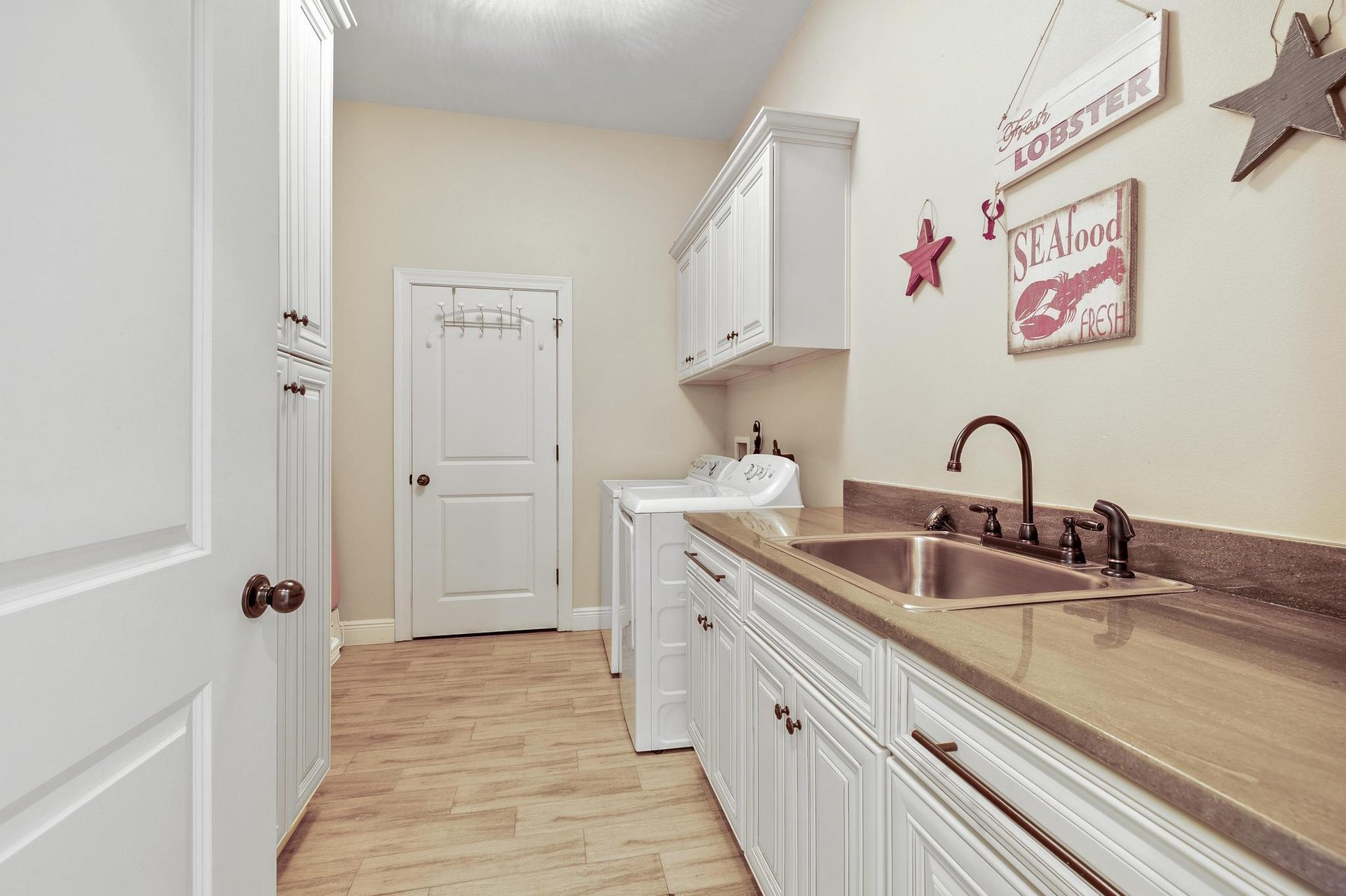 Regency Cabanas B1 16