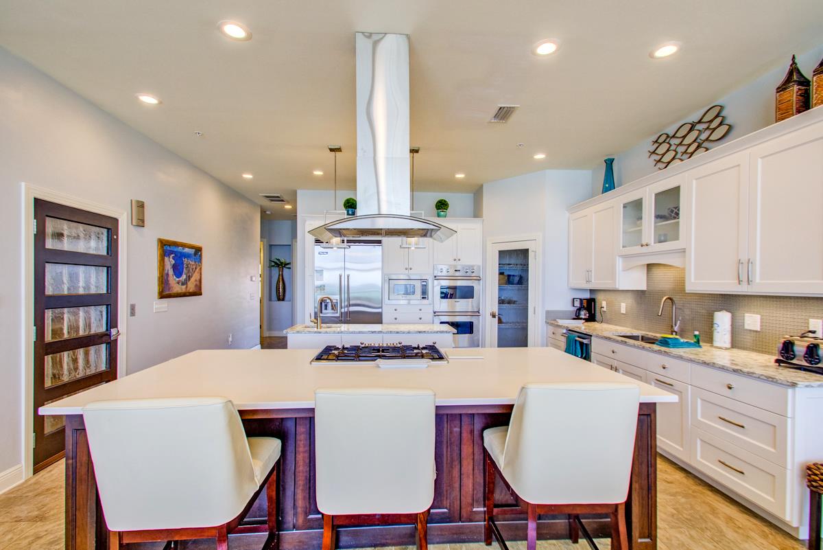 Regency Cabanas B6 10