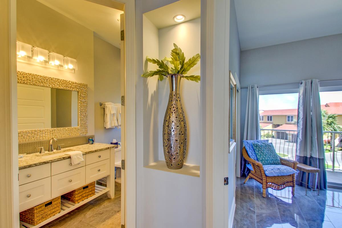 Regency Cabanas B6 35