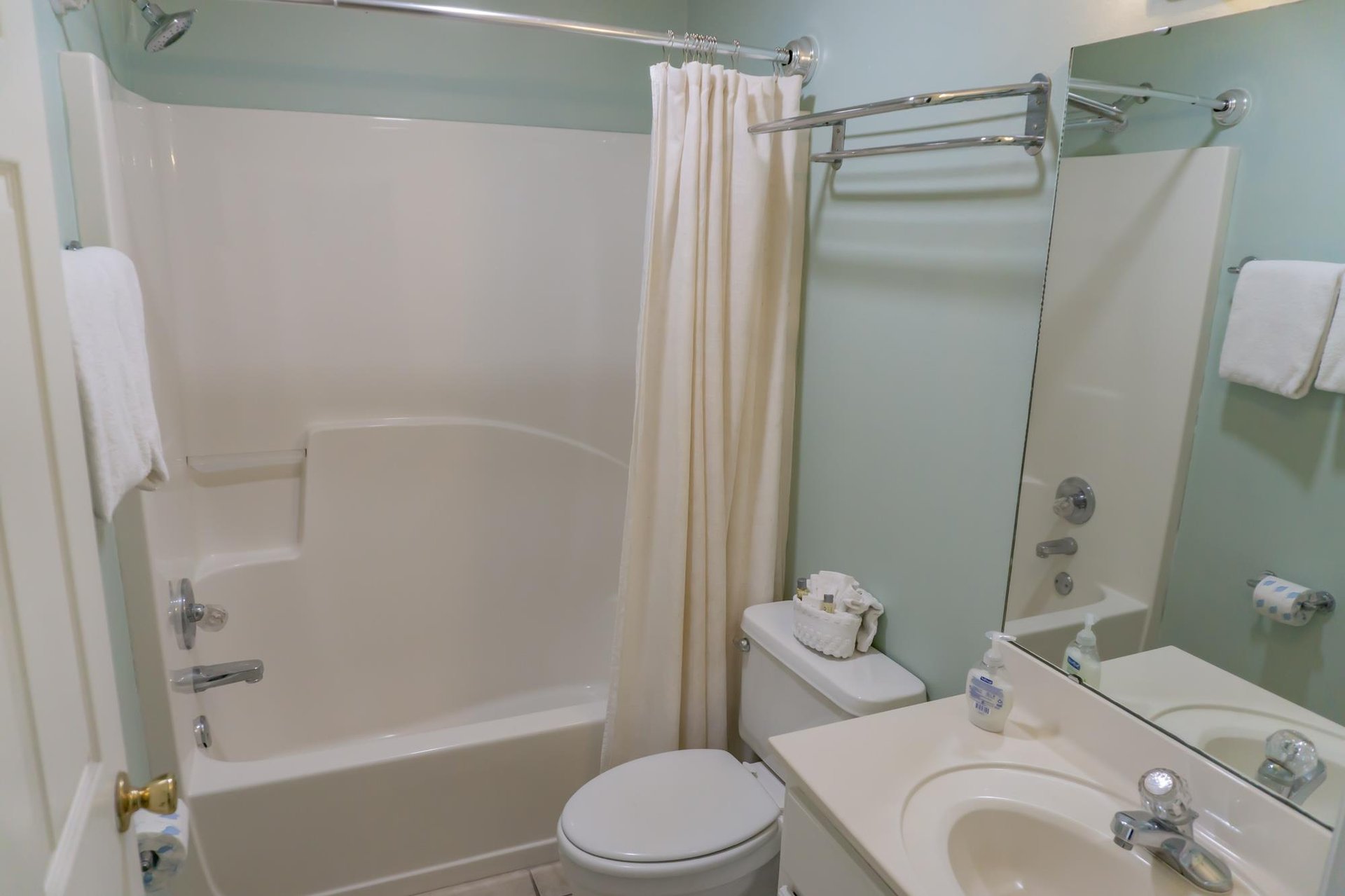 Beachside Villas 823 8