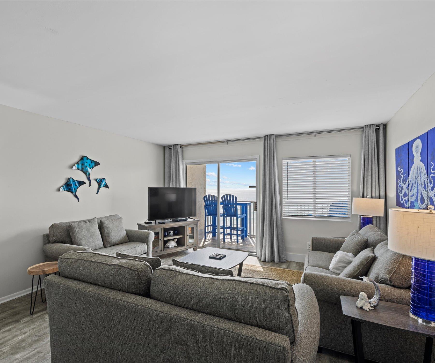 Holiday Surf and Racquet Unit 619 9