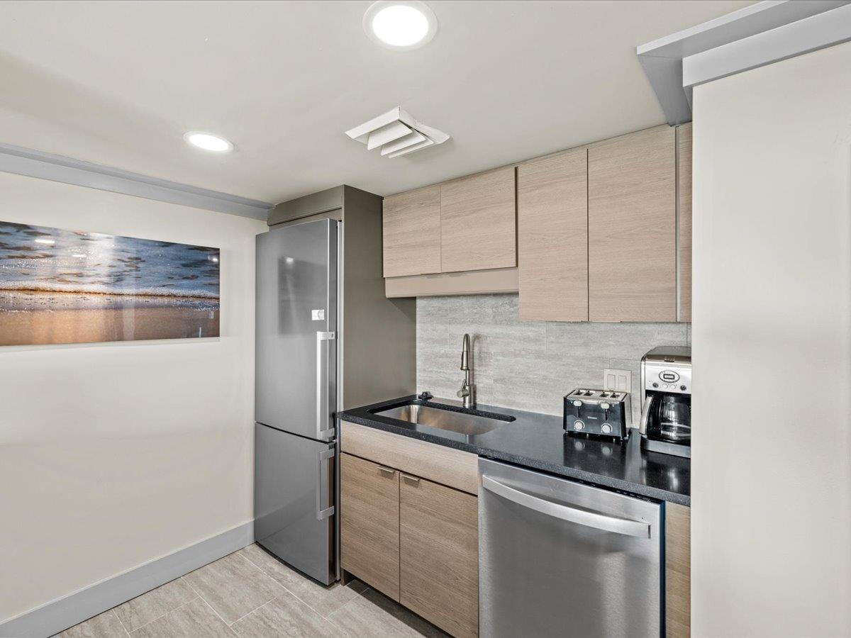 Holiday Surf and Racquet Unit 120 4