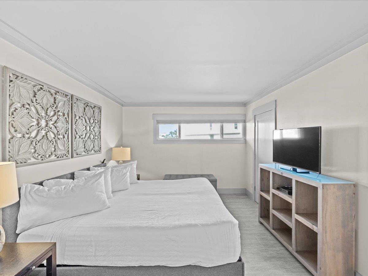 Holiday Surf and Racquet Unit 120 11