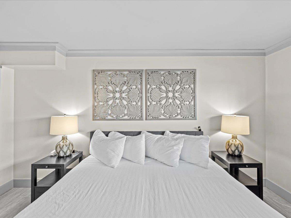 Holiday Surf and Racquet Unit 120 12