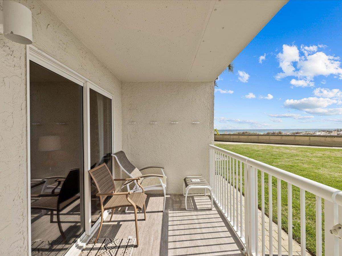 Holiday Surf and Racquet Unit 120 18