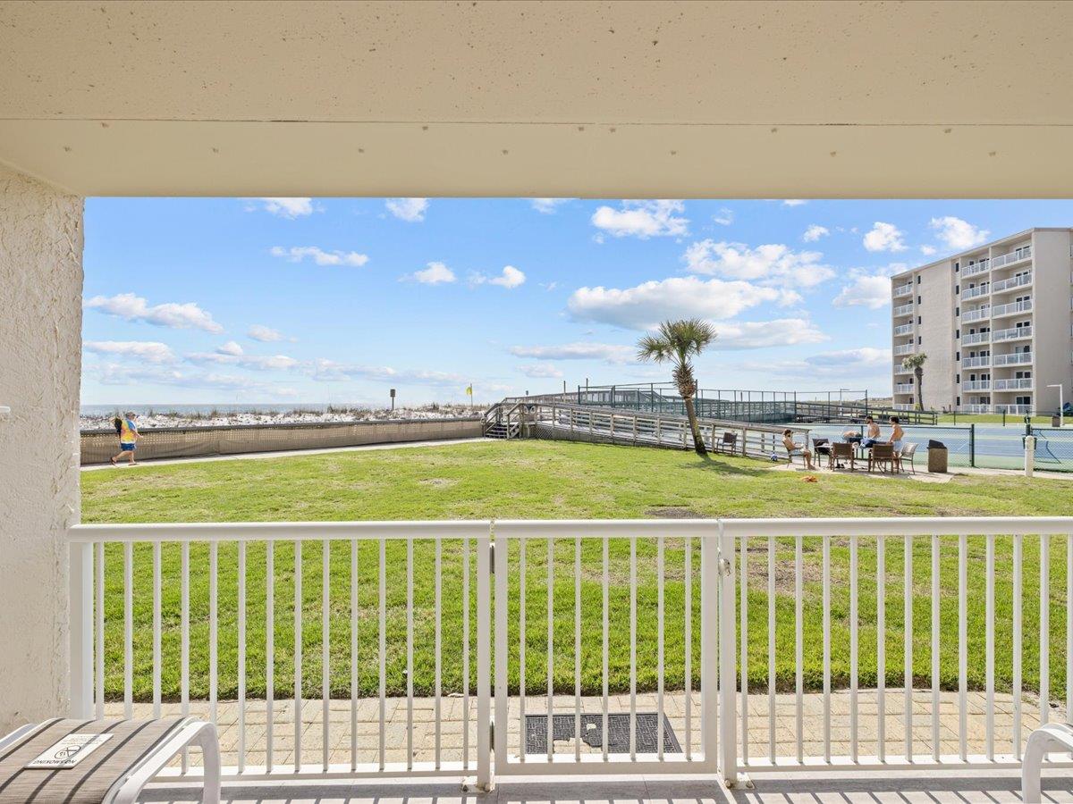 Holiday Surf and Racquet Unit 120 20