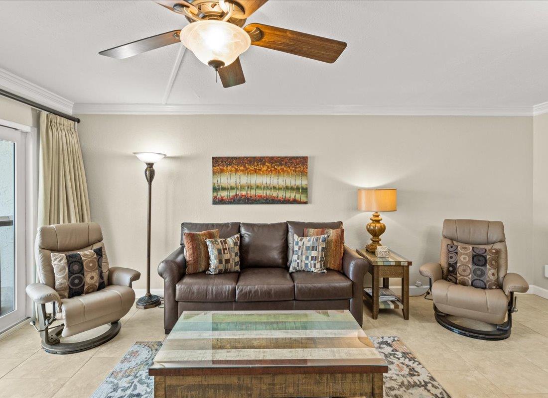 Holiday Surf and Racquet Unit 603 20