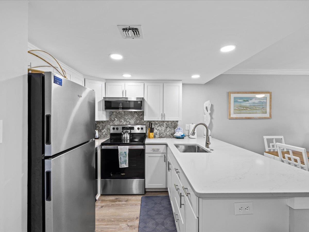 Holiday Surf and Racquet Unit 209 8