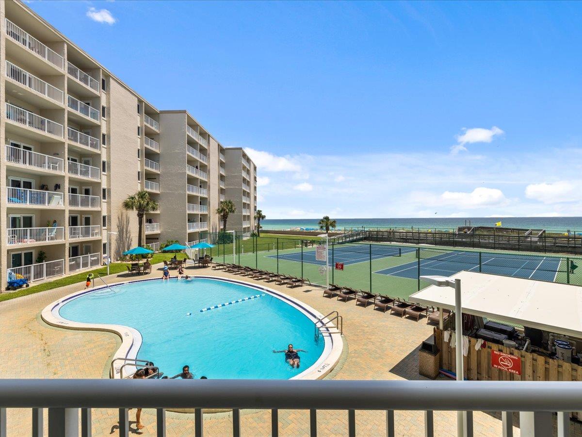 Holiday Surf and Racquet Unit 209 18