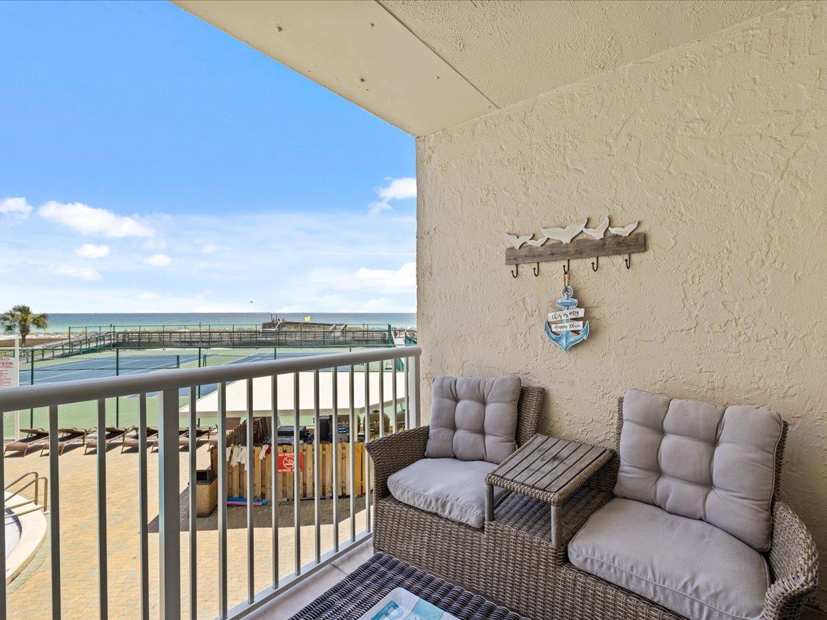 Holiday Surf and Racquet Unit 209 19