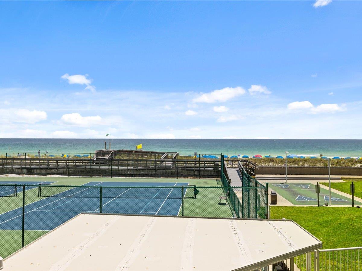 Holiday Surf and Racquet Unit 209 20